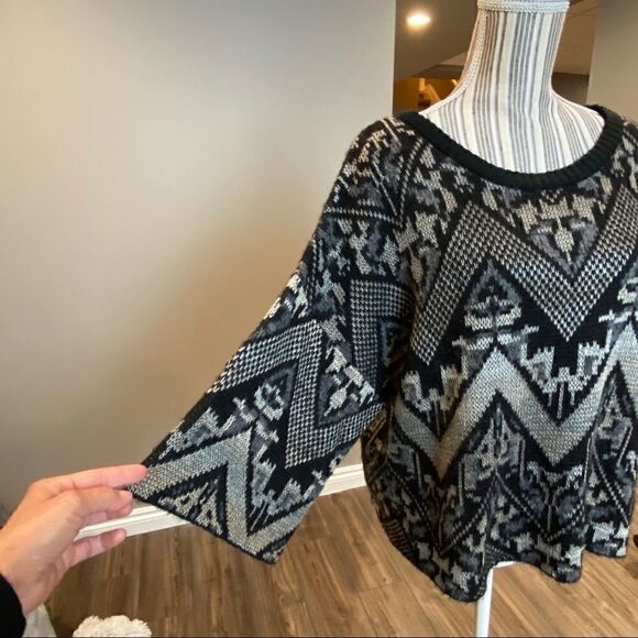 Free People Sweater Medium Bell Sleeve zigzag - Picture 3 of 9